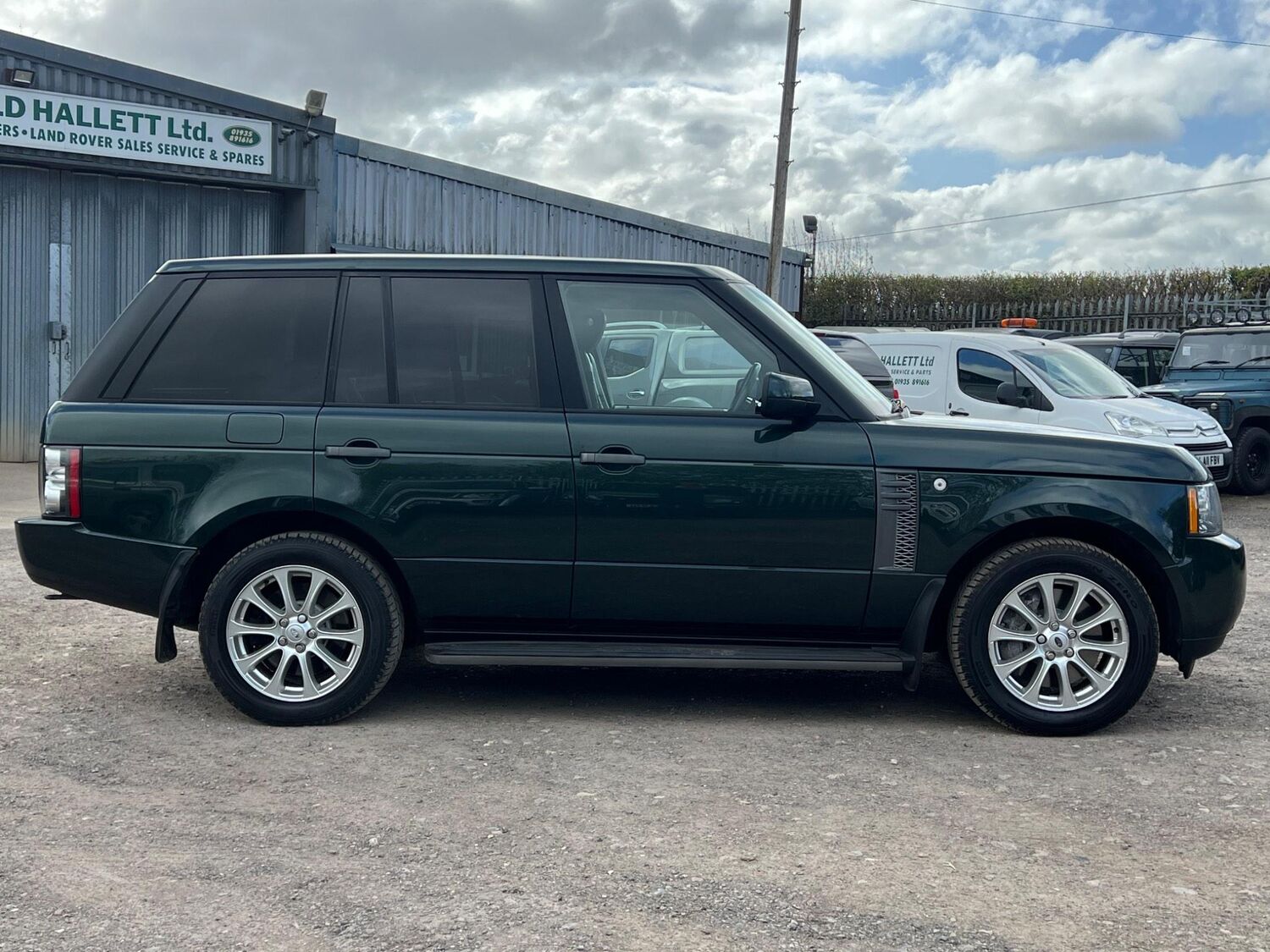 Used LAND ROVER RANGE ROVER 2011 Green in Yeovil, Somerset Gerald Hallett