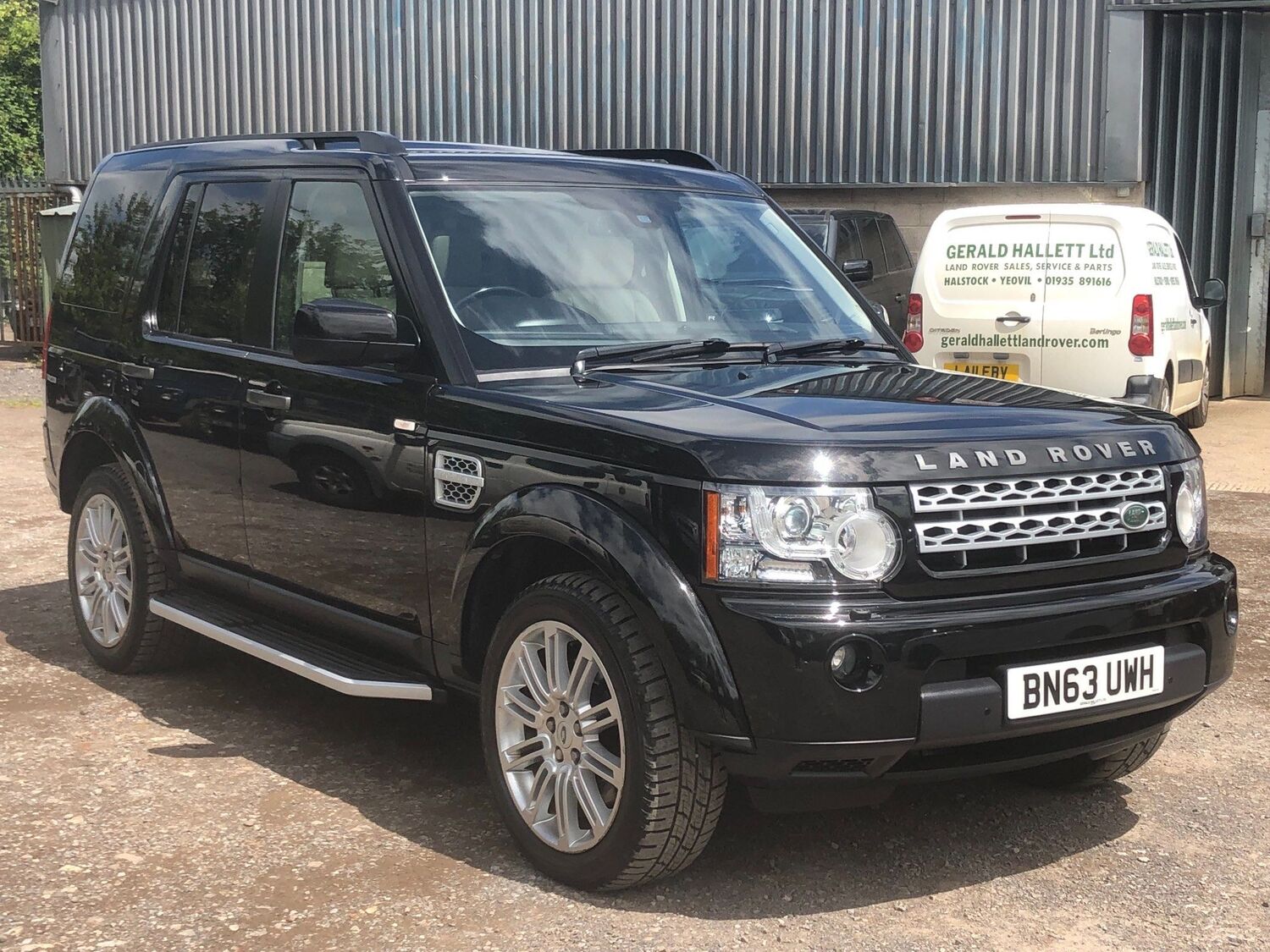 Used LAND ROVER DISCOVERY 4 2013 Black in Yeovil, Somerset Gerald Hallett