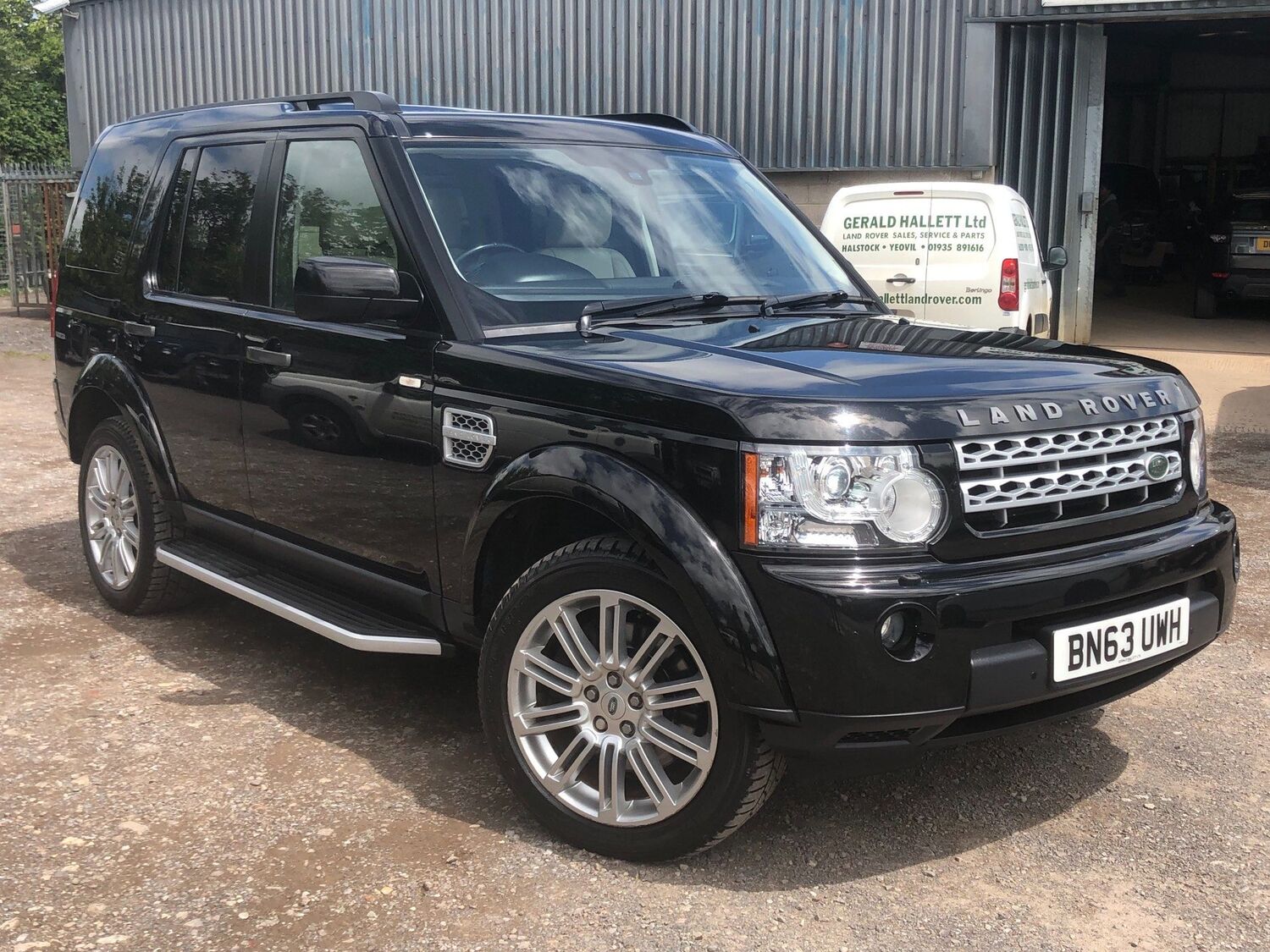 Used LAND ROVER DISCOVERY 4 2013 Black in Yeovil, Somerset Gerald Hallett
