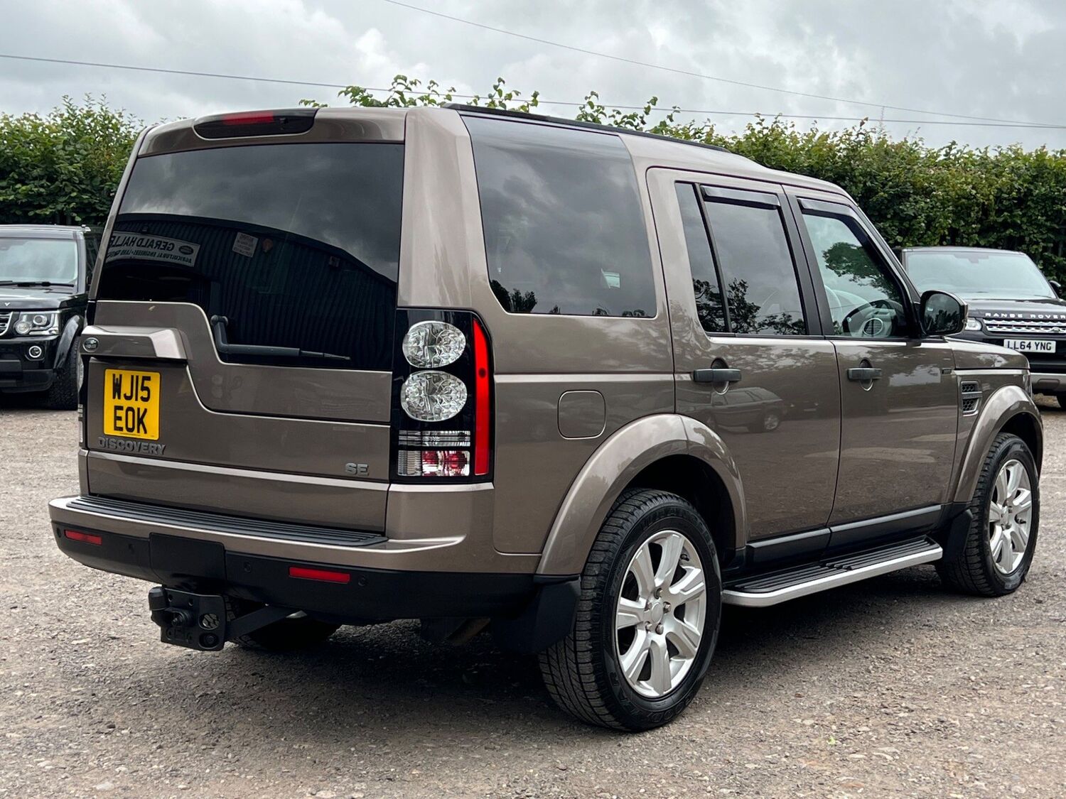 Used LAND ROVER DISCOVERY 4 2015 Brown in Yeovil, Somerset Gerald Hallett